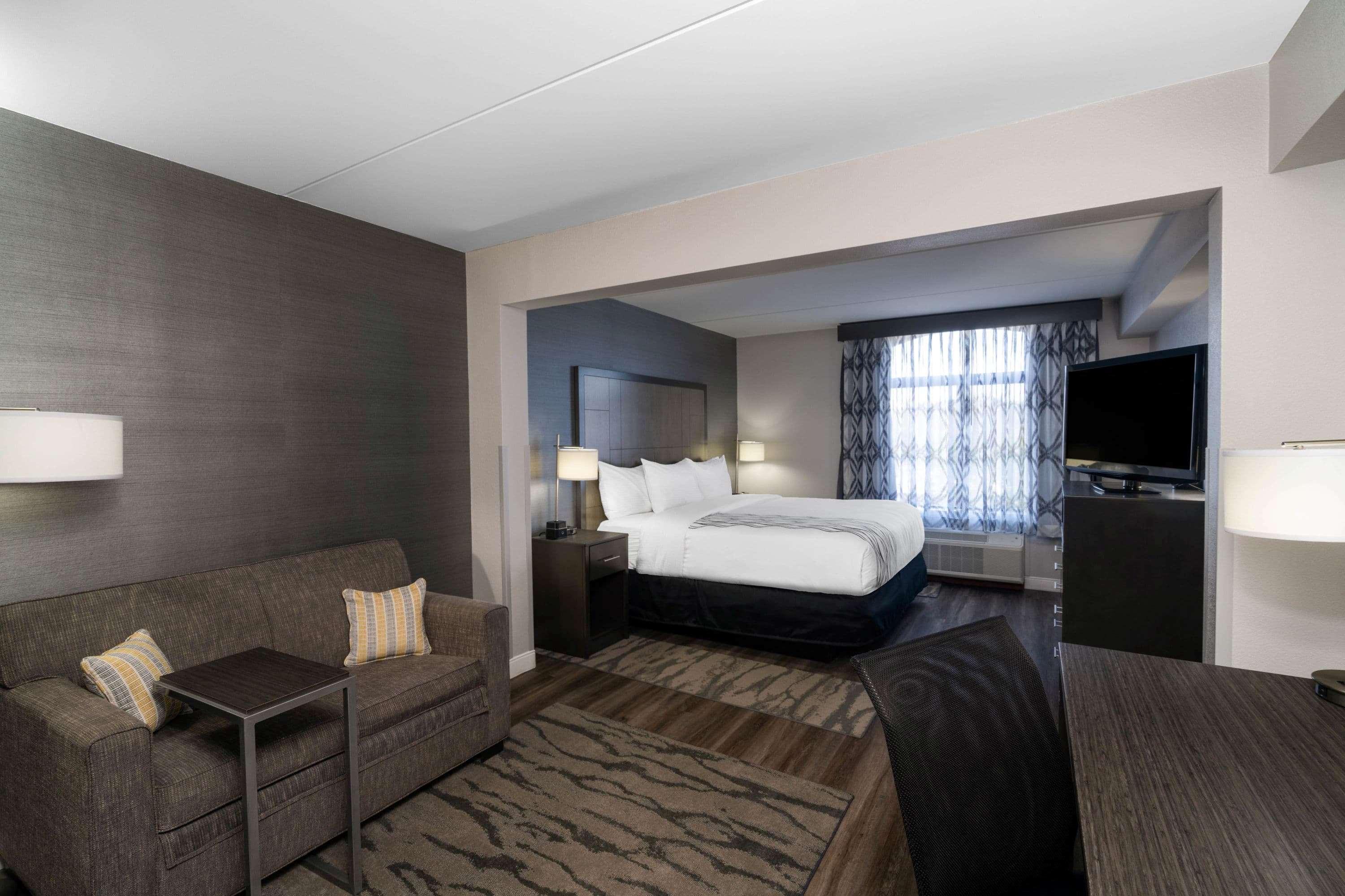 La Quinta By Wyndham Raleigh Downtown North Hotel Exterior photo