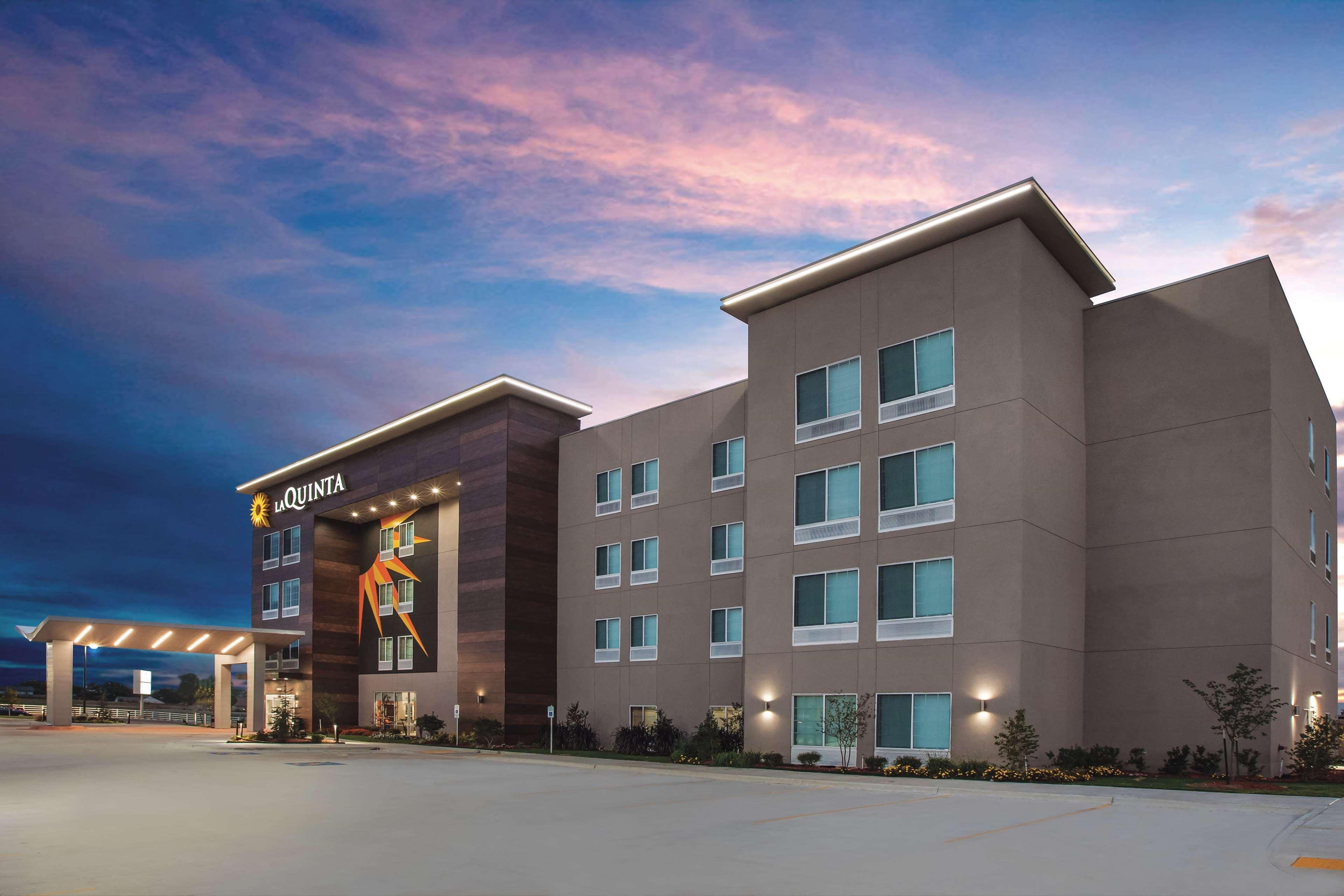 La Quinta By Wyndham Raleigh Downtown North Hotel Exterior photo